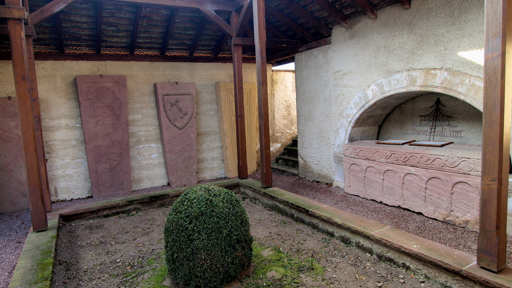 pierres tombales et sarcophage de Schwarzenthann