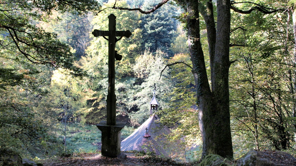 La croix qui domine la Chapelle