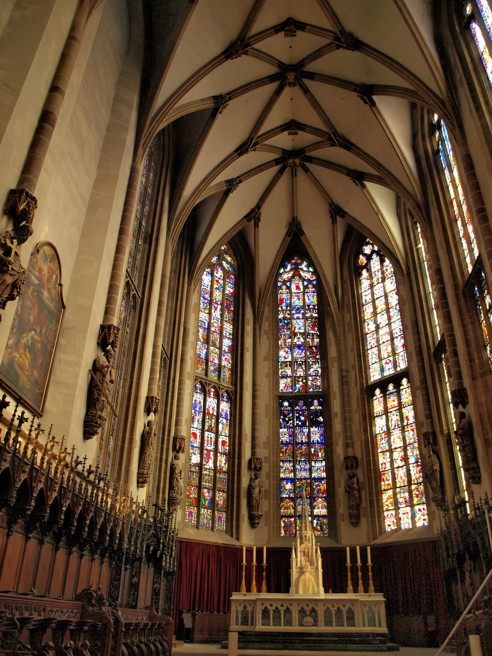 Collégiale Saint Thiébault : les vitraux