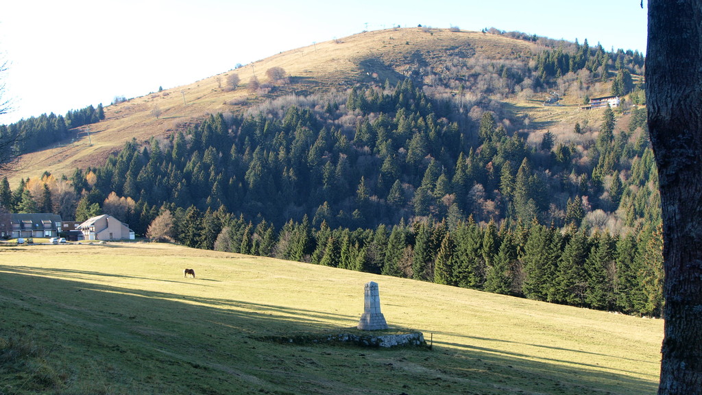 Le Petit Hohneck et le monument de la Ville de Nice