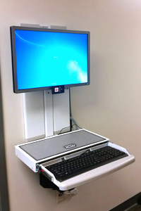 VT21 医療用 壁掛けワークステーション　ロープロファイルワークステーション（キーボード収納可能な作業トレイ付き）