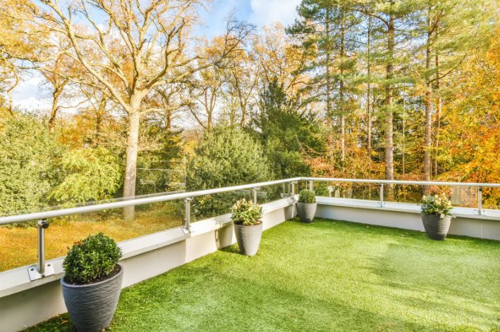 Een groen balkon: ontspanning in eigen huis