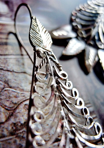 Kaiktasa Phal: sterling-silver, fine-filigree, tear-drop earrings; close-up of top, etched leaf