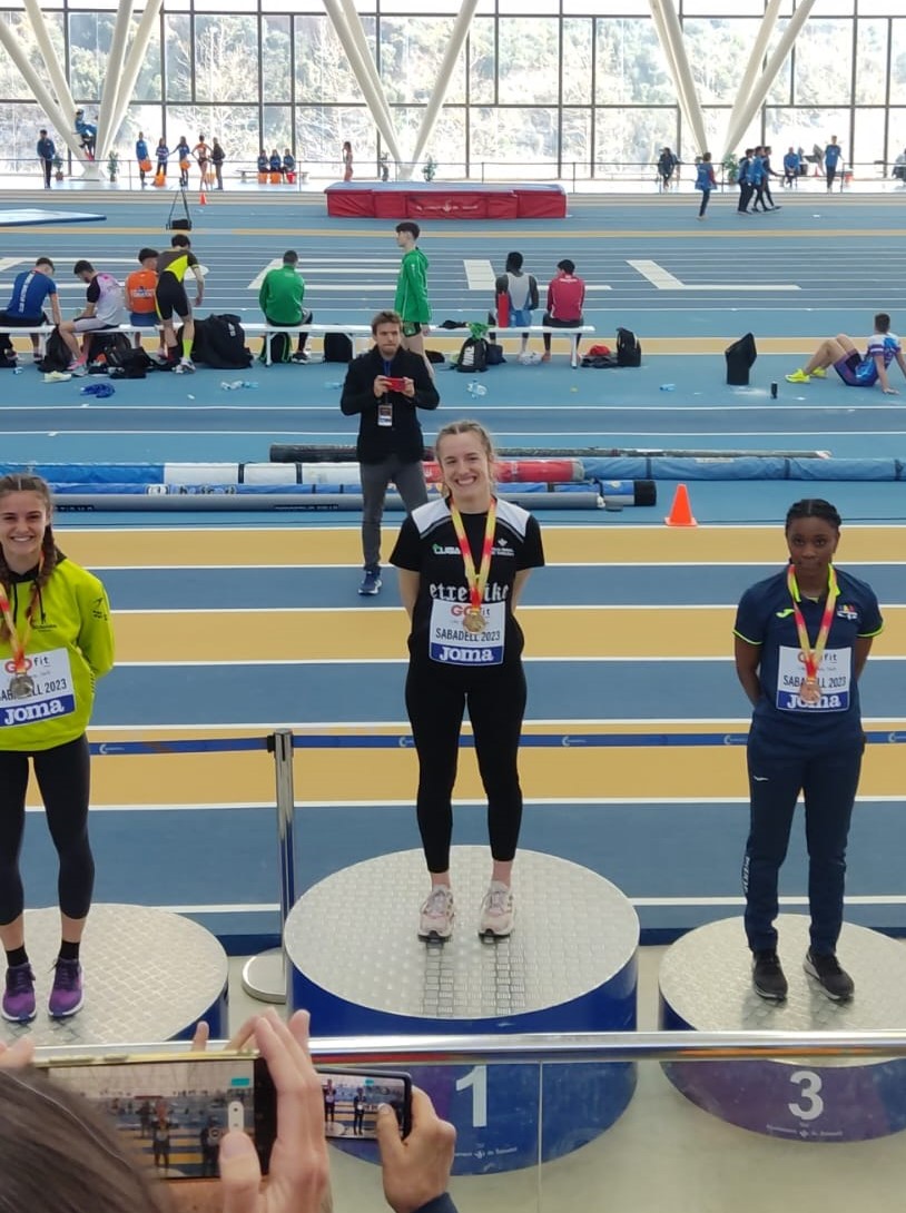 NAHIA MIQUELEIZ RECORD Y CAMPEONA DE ESPAÑAONA