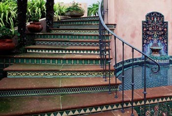 Peralte de Escaleras con Azulejo Talavera hecho a Mano