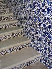 Peralte de Escaleras con Azulejo Tipo Talavera