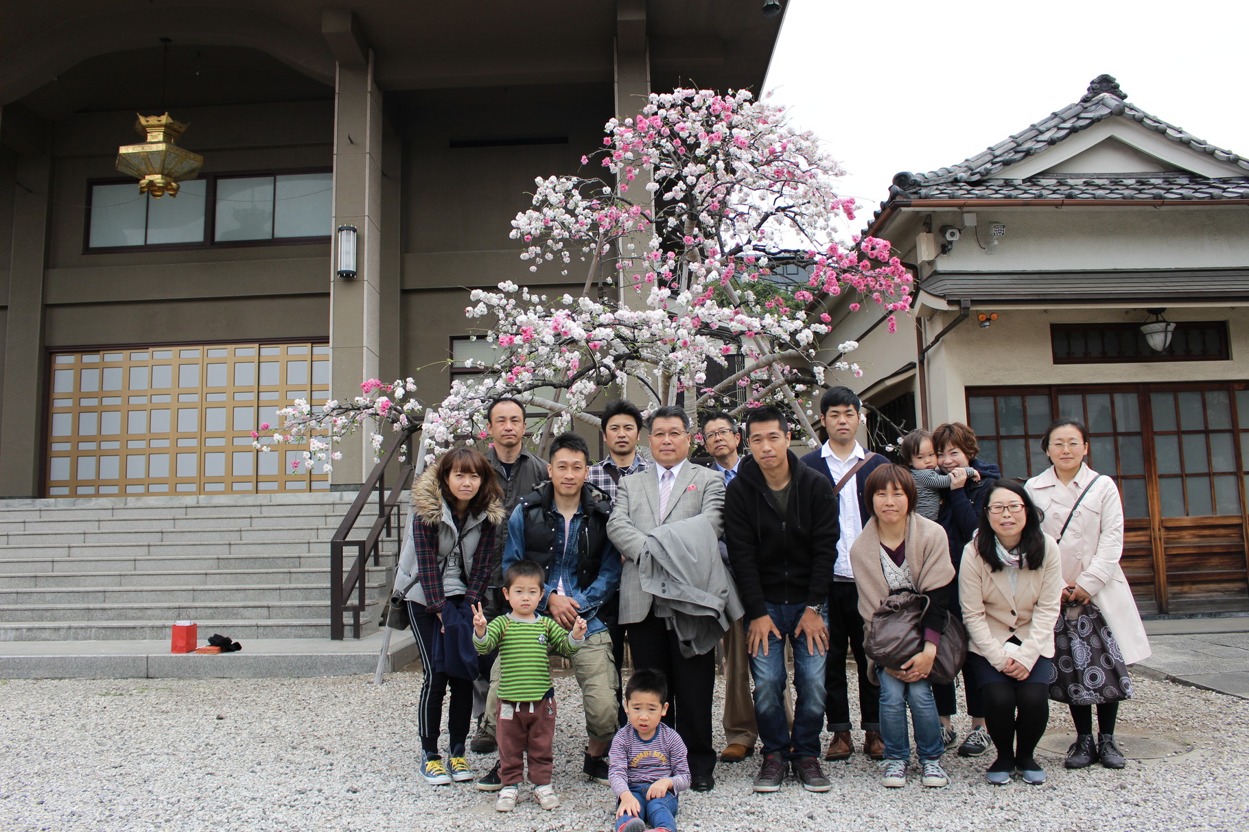 文京区小日向にある本法寺様で記念撮影です。