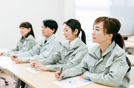 特別教育を社内で実施する場合の注意点｜自社開催と外部委託の違いを解説