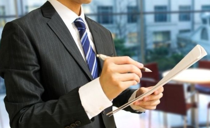 安全教育資料の品質管理とチェック体制の作り方｜誤記・不備を防ぐ教育運用の仕組みづくり