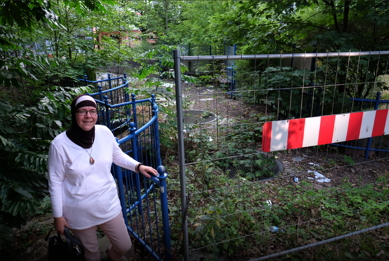 Hoffnung auf baldige Sanierung der Holz-Fußgängerbrücken wächst wieder nach Besuch des Bezirksamtsleiters in Kirchdorf-Süd.