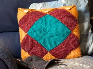 Cushion Cover (Identical supplies non-contractual; Yarns and buttons are variable)