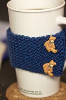 The Mug Scarf (Identical supplies non-contractual; Yarns and buttons are variable)
