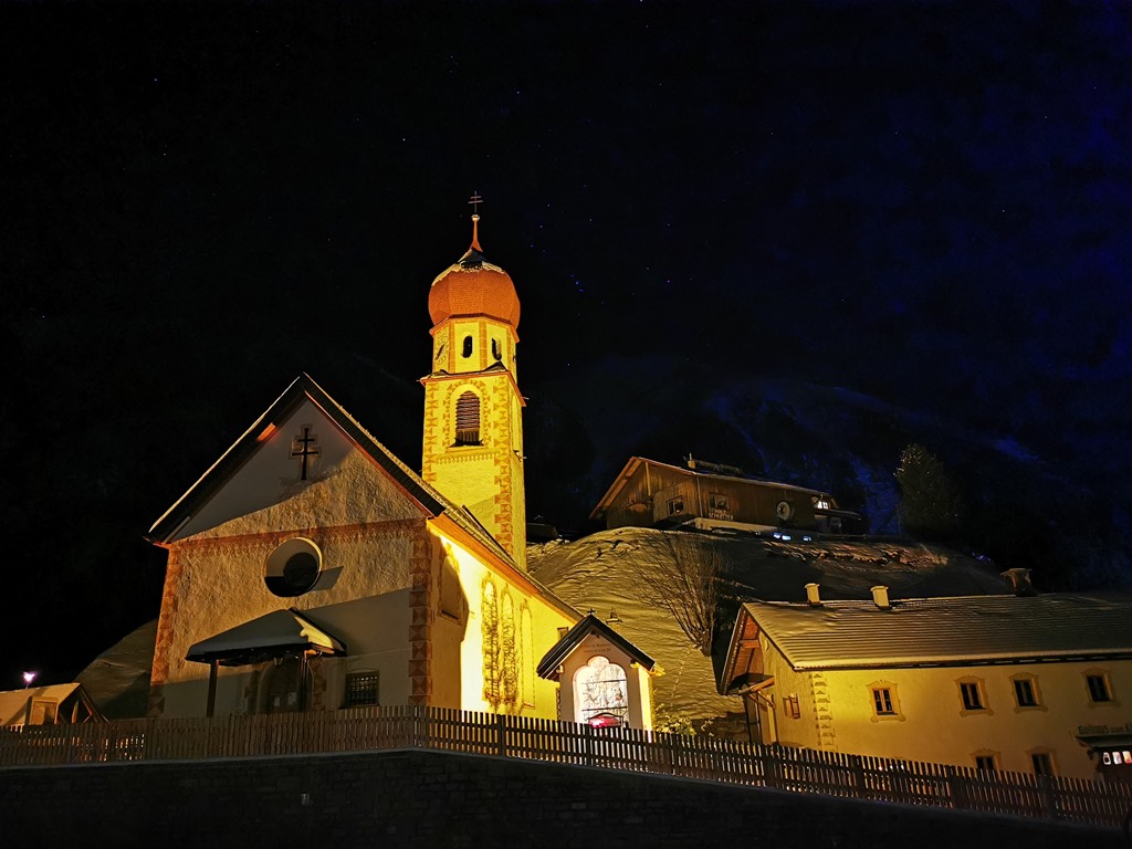 Kirche des heiligen Antonius von Padua bei Nacht
