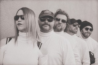 THE EXTRAS - Closer