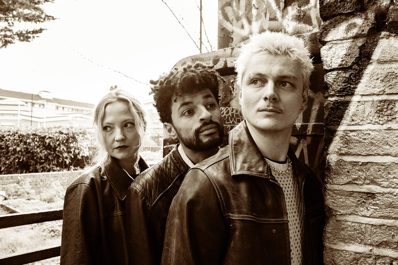 ALIEN CHICKS covern Missy Elliott: "Get Ur Freak On" als genial-durchgeknallte Post-Punk-Hymne