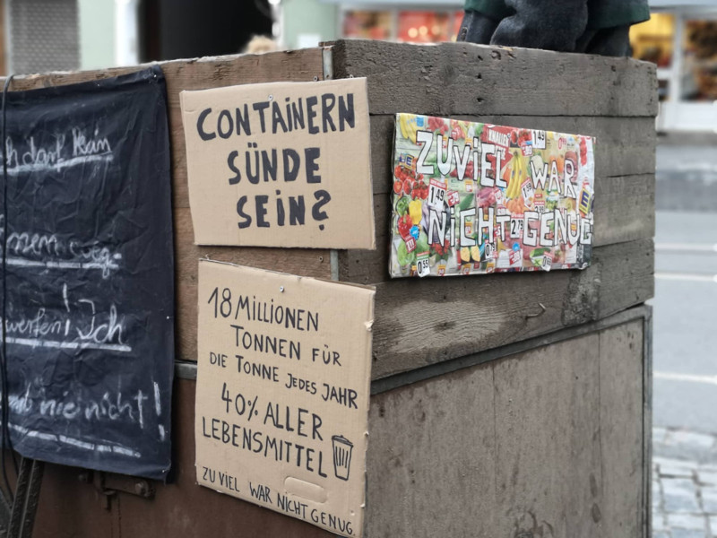 Olchis containert: Kundgebung