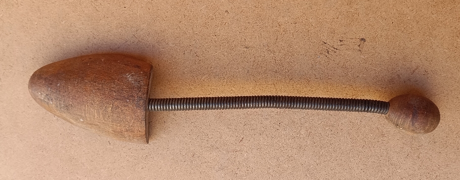 Pernito de madera vintage. Ref PER04. 31X7X2