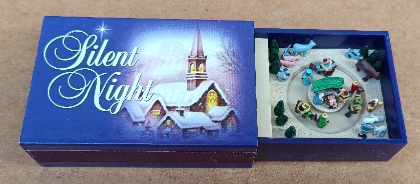 Caja cerillas musical con movimiento "Silent night". Ref MR9951. 14x5,5x3 abierta 