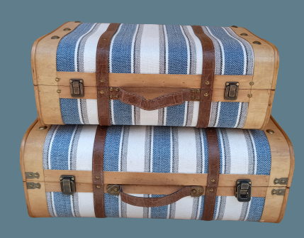 Maletas de madera rayas azul. Ref 68932. Grande 61x24x37. Pequeña 45x16x30 (Disponible en enero 2026.)