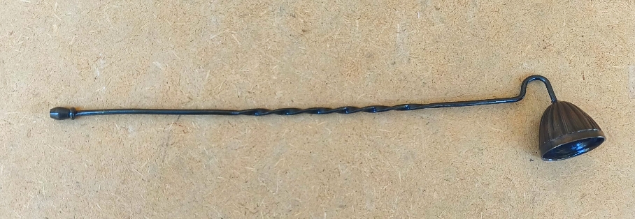 Apagavelas latón. Ref HI013. 4,5x27x3