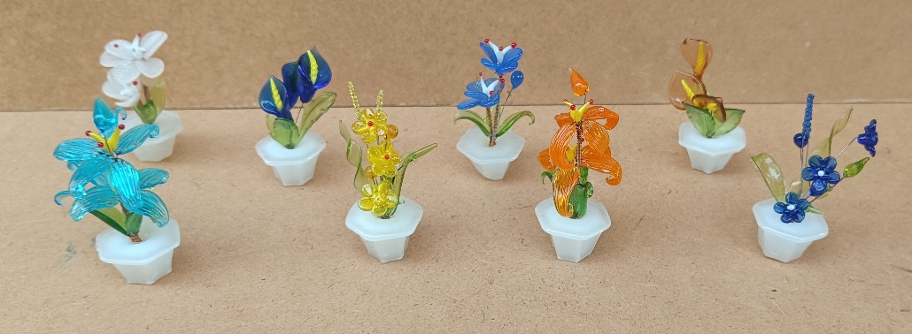 Mini macetas de cristal con flores. Ref 4932626. 7x5 aprox. Consultar modelos disponibles 