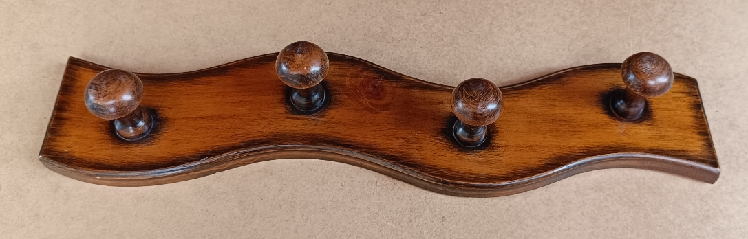 Perchero madera. 55x10x8