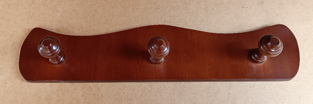 Perchero madera. Ref 423. 55x11,5x10