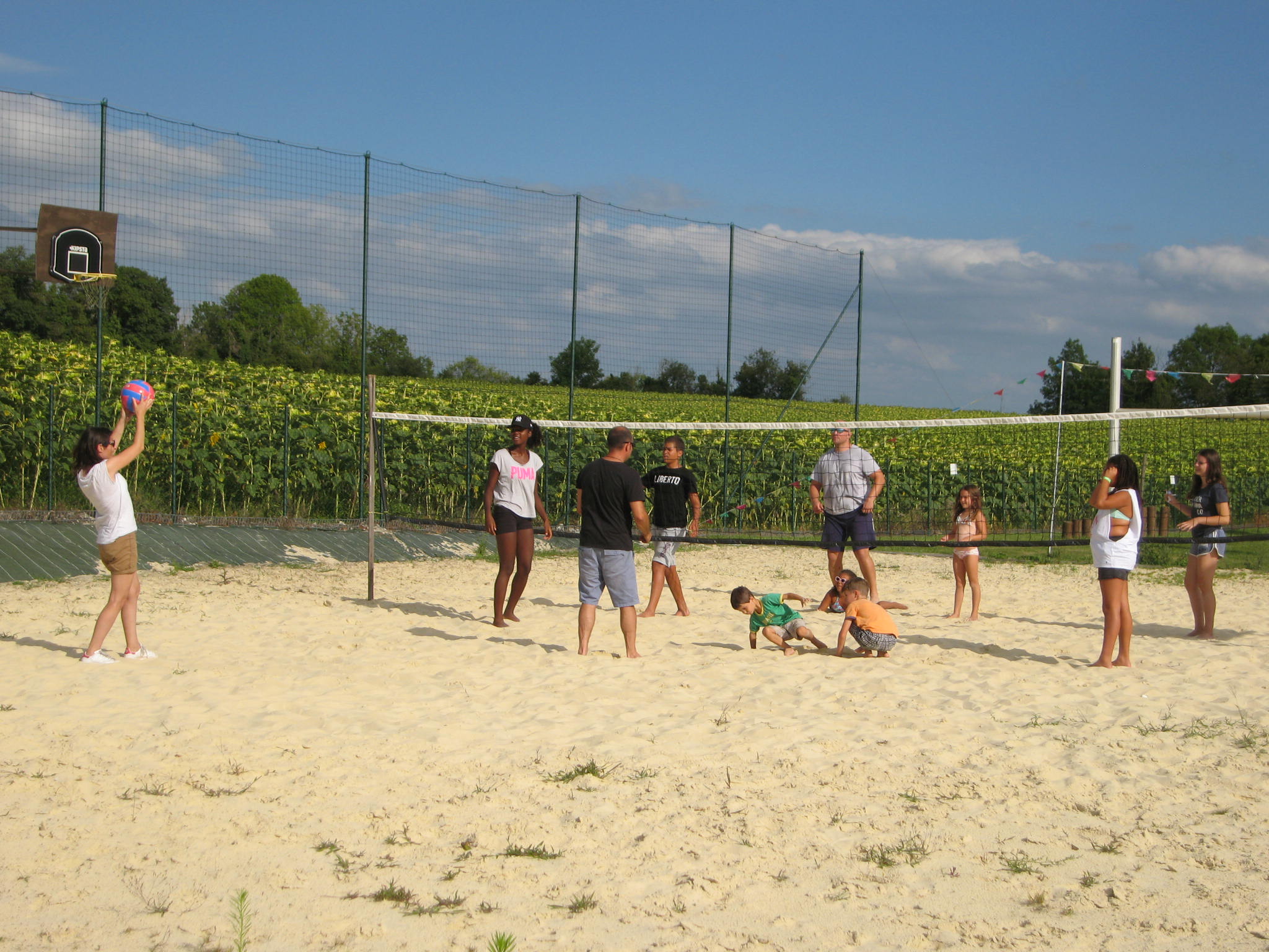 Le beach stadium ; beach volley, tennis, badminton, rugby, football... ou châteaux de sable !