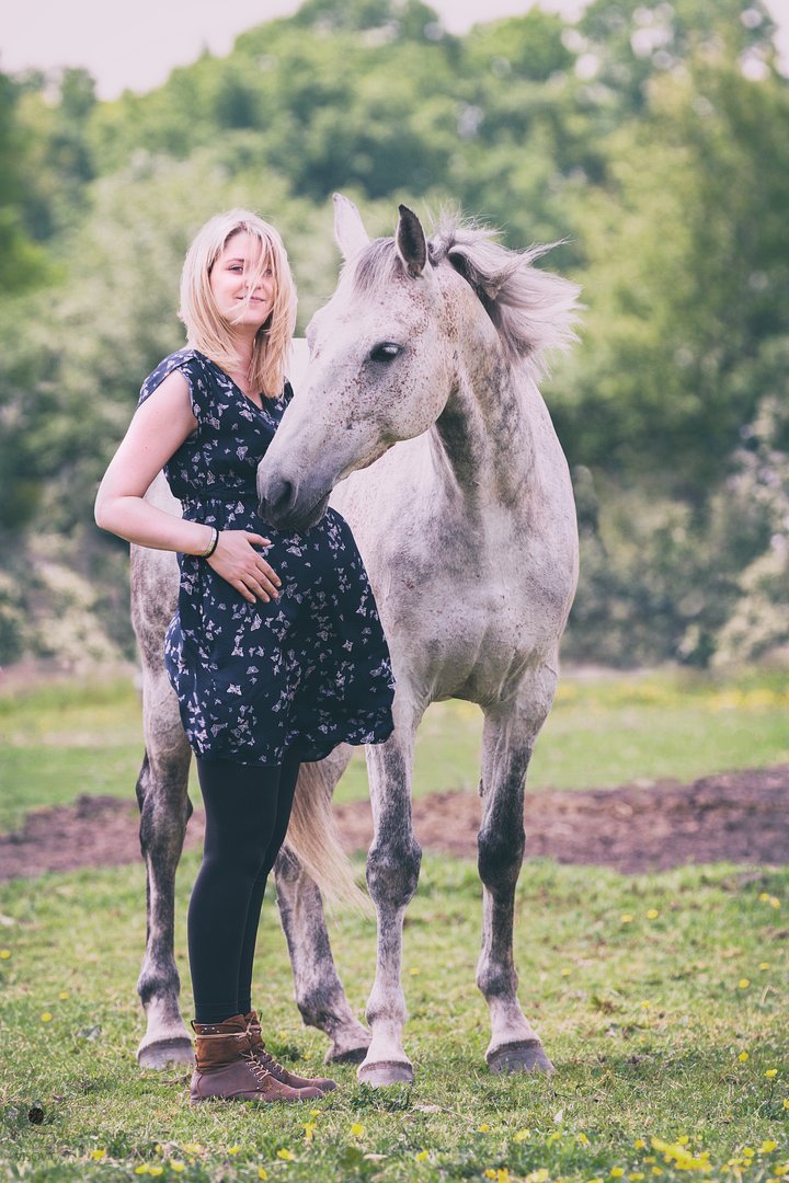 Babybauchshooting mit Pferd | www.visovio.de | 