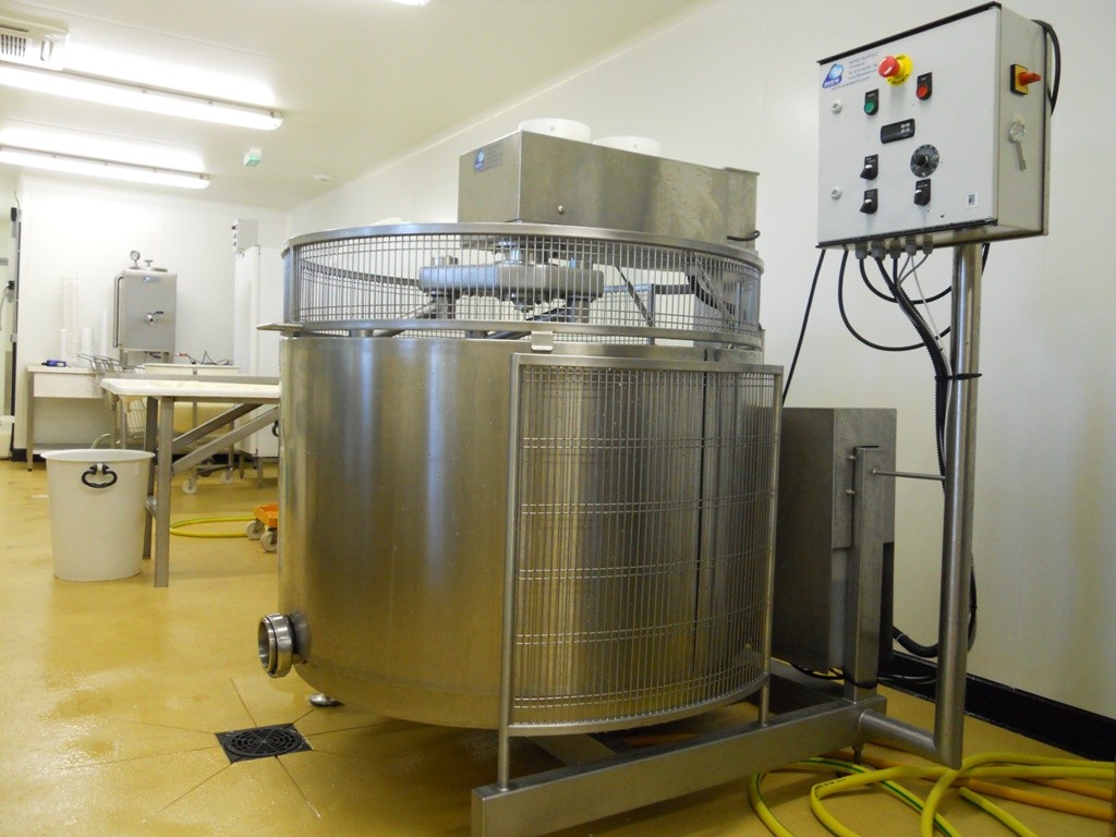 Cuve de fabrication des tommes