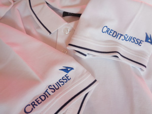 Poloshirts am Ärmel besticken lassen. ploshirts mit firmen logo am ärmel besticken