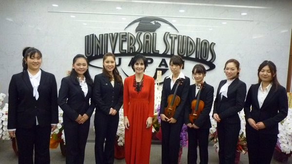 Enya with Orinoco Flow & Echores in Rain at Universal Studios Japan. 13.12.2015