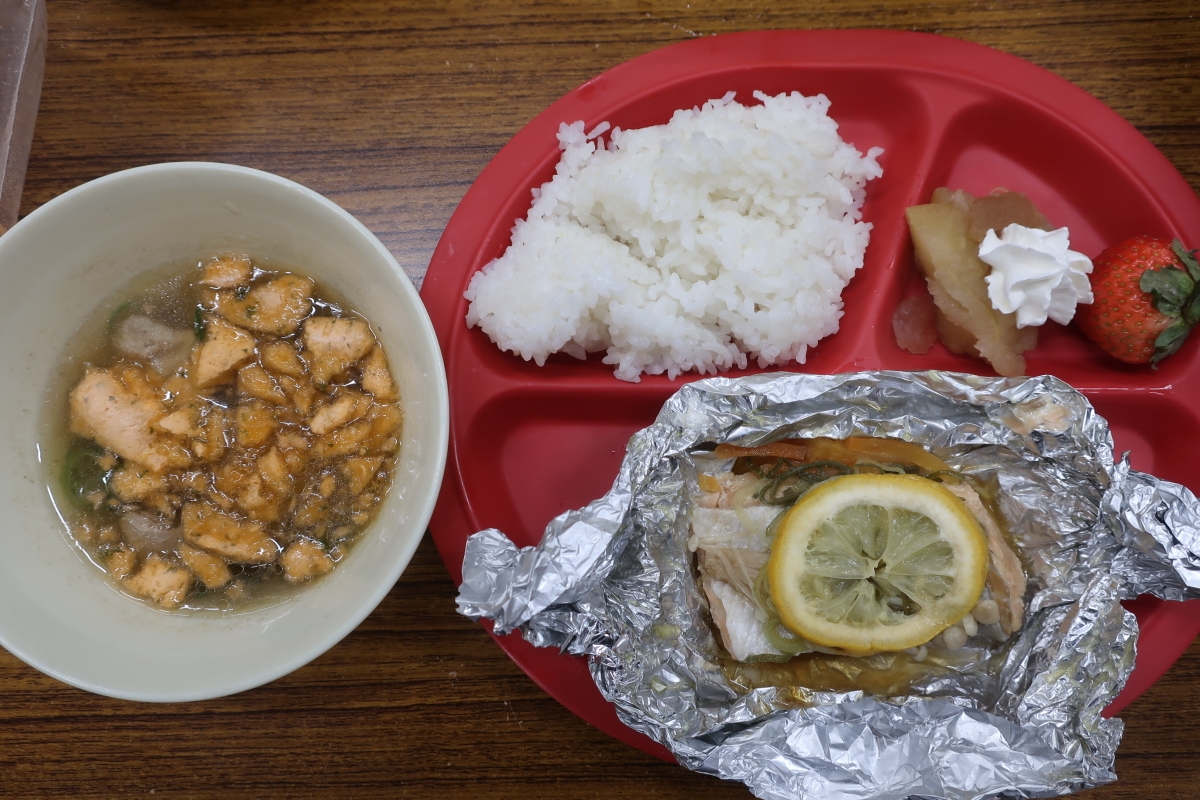 サーモンのホイル焼き•せんべい汁(以前のメニュー)
