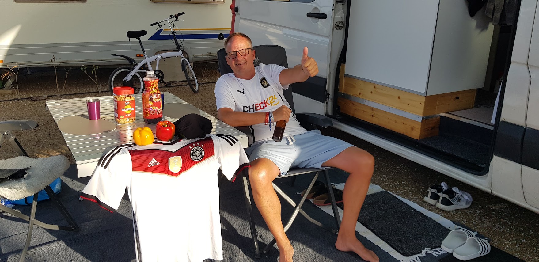 Fanfest auf dem Campingplatz beim Deutschlandspiel