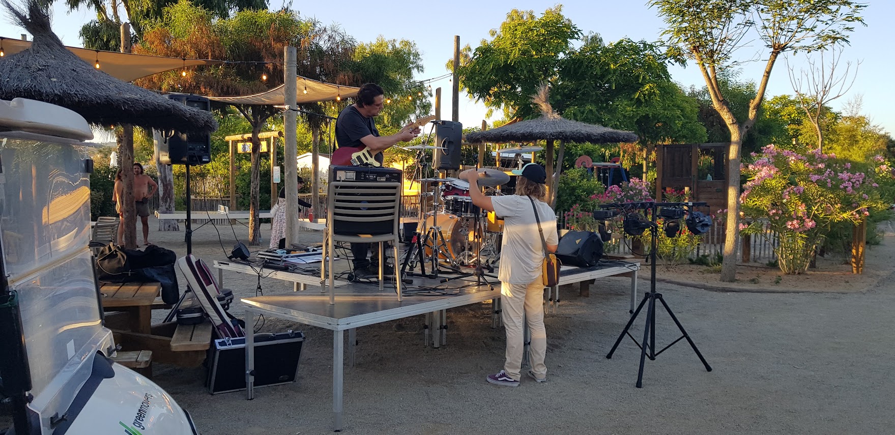 Die Band probt für das Abendprogramm