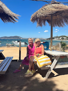 Cathrin und Helga besuchen uns auf dem Hippi-Campingplatz