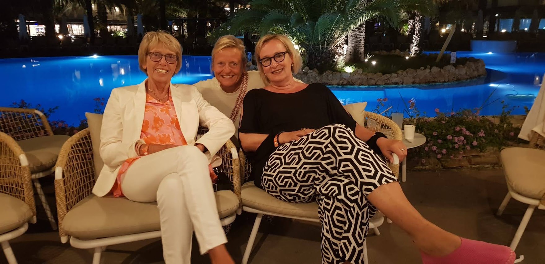 Die drei Damen an der Bar