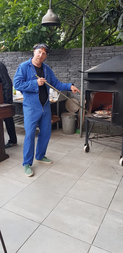 Dave als Pizzabäcker