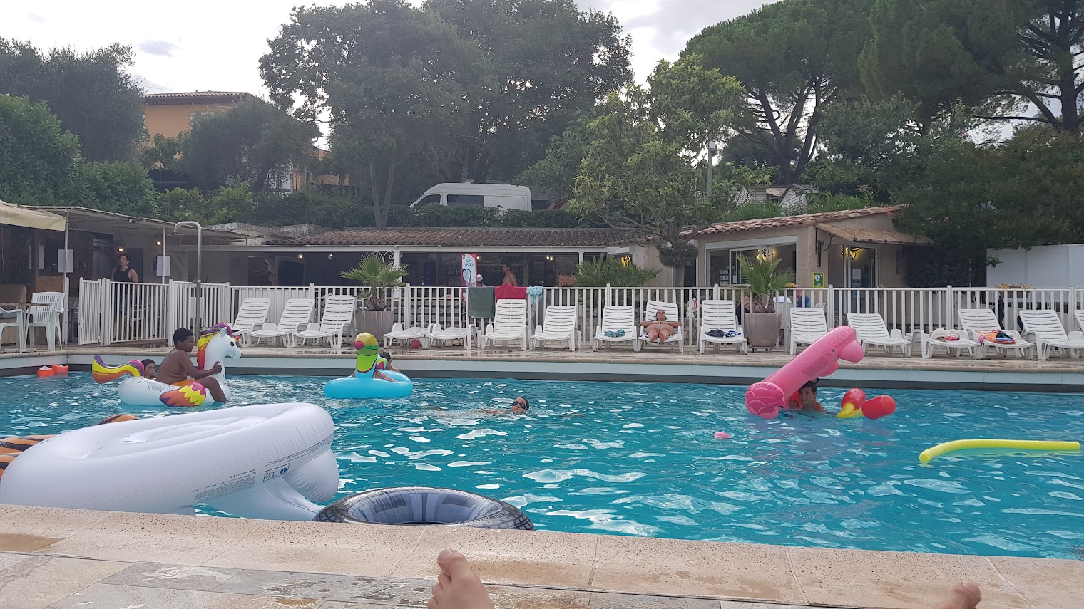 Poolparty mit DJ