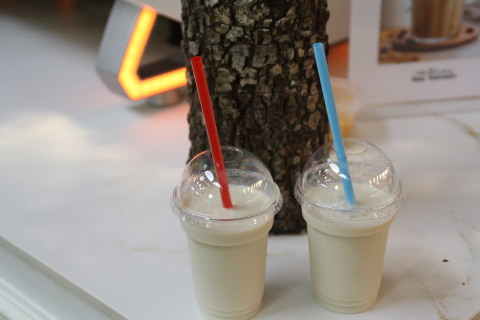 Wir probieren eine Horchata, eine eiskalte Mandelmilch - lecker