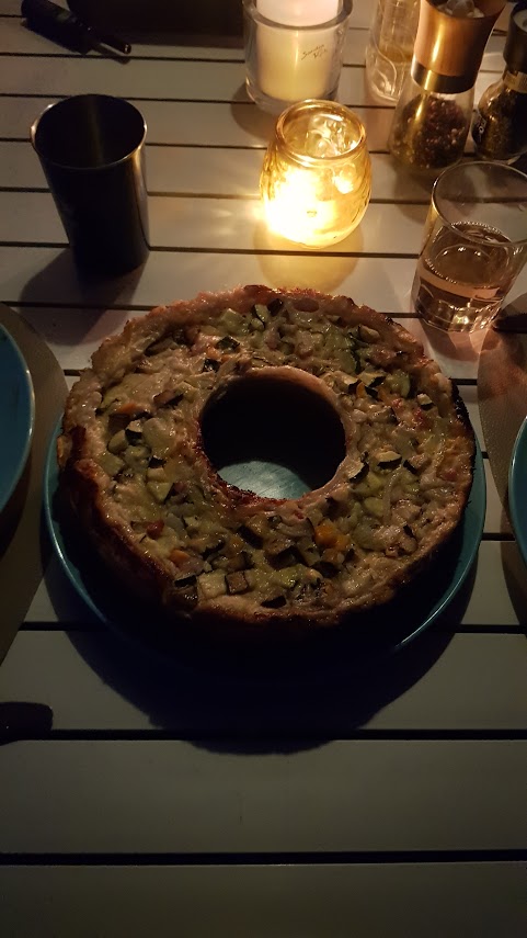 Es gibt eine leckere Quiche