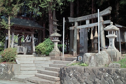 洩矢神社です