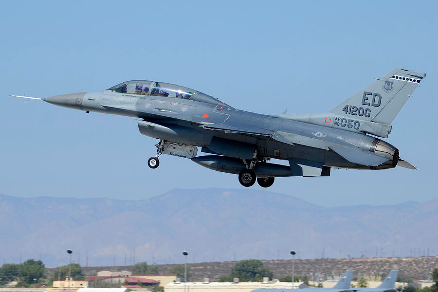 F-16D Edward AFB / © USAF
