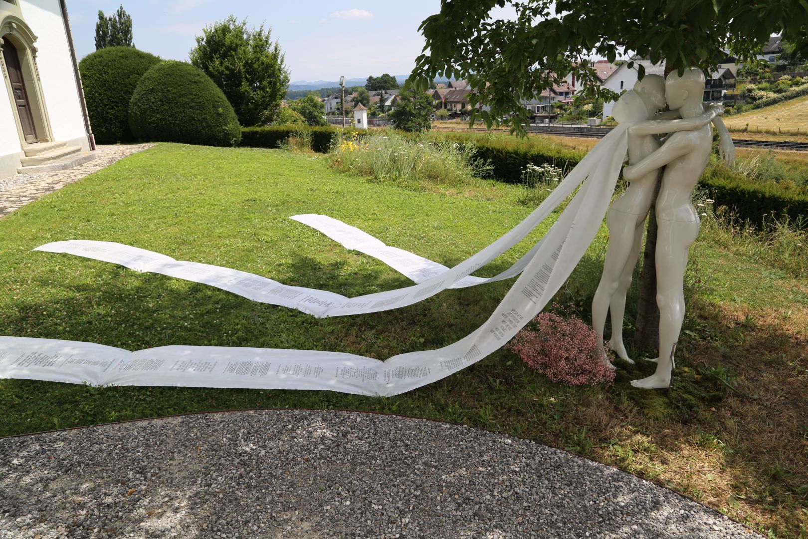 Sommerausstellung rund um die Kirche Grafenried