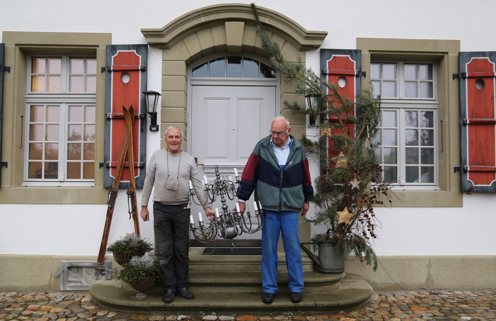 Kronleuchter, Kirche Grafenried, revidiert und leuchten wieder