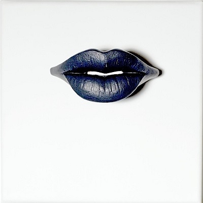 «lip on canvas»