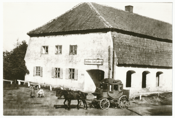 Postkutsche? vorm "Goldenen Kürbis"