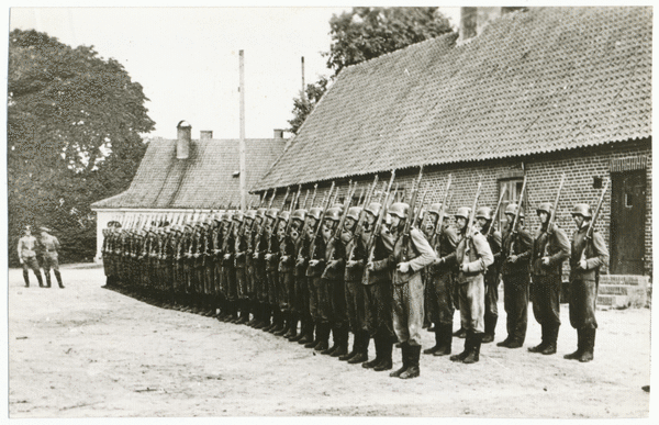 Am Gutsspeicher_Im Hintergrund Inspektorenhaus