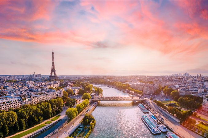 Seine in Paris mit Eifelturm