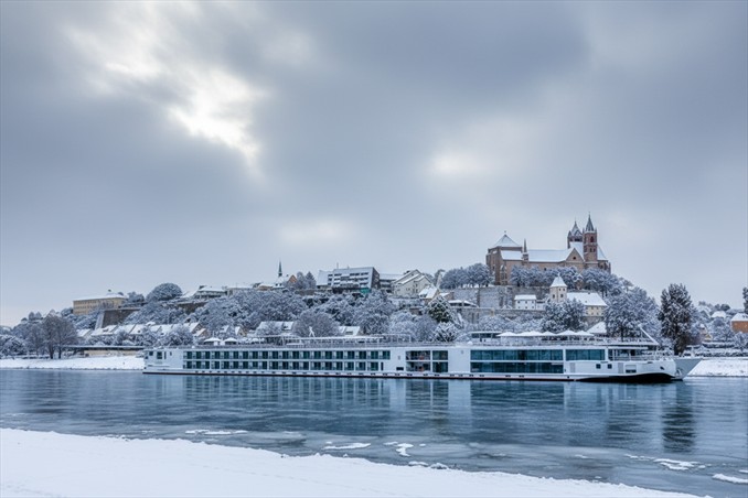Flusskreuzfahrt im Winter auf dem Rhein